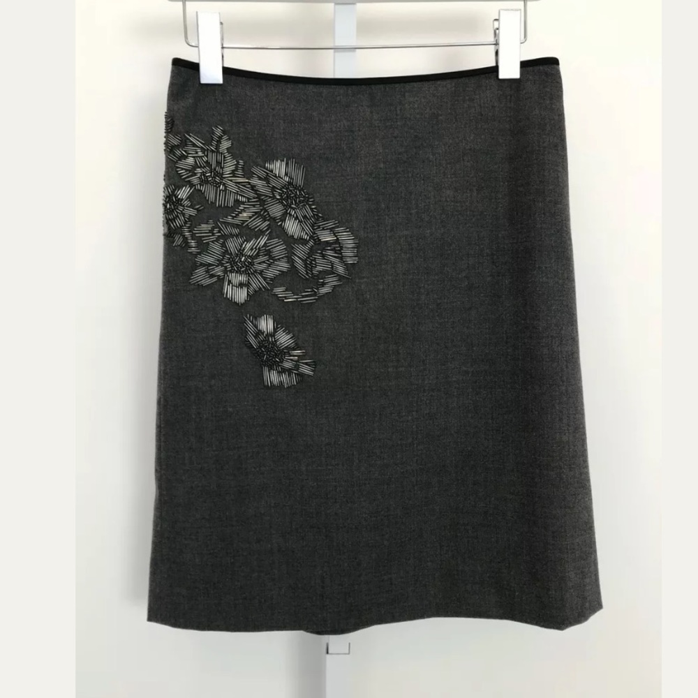 DKNY GRAY BEADED EMBELLISHED SKIRT SIZE 4 NWOTS!